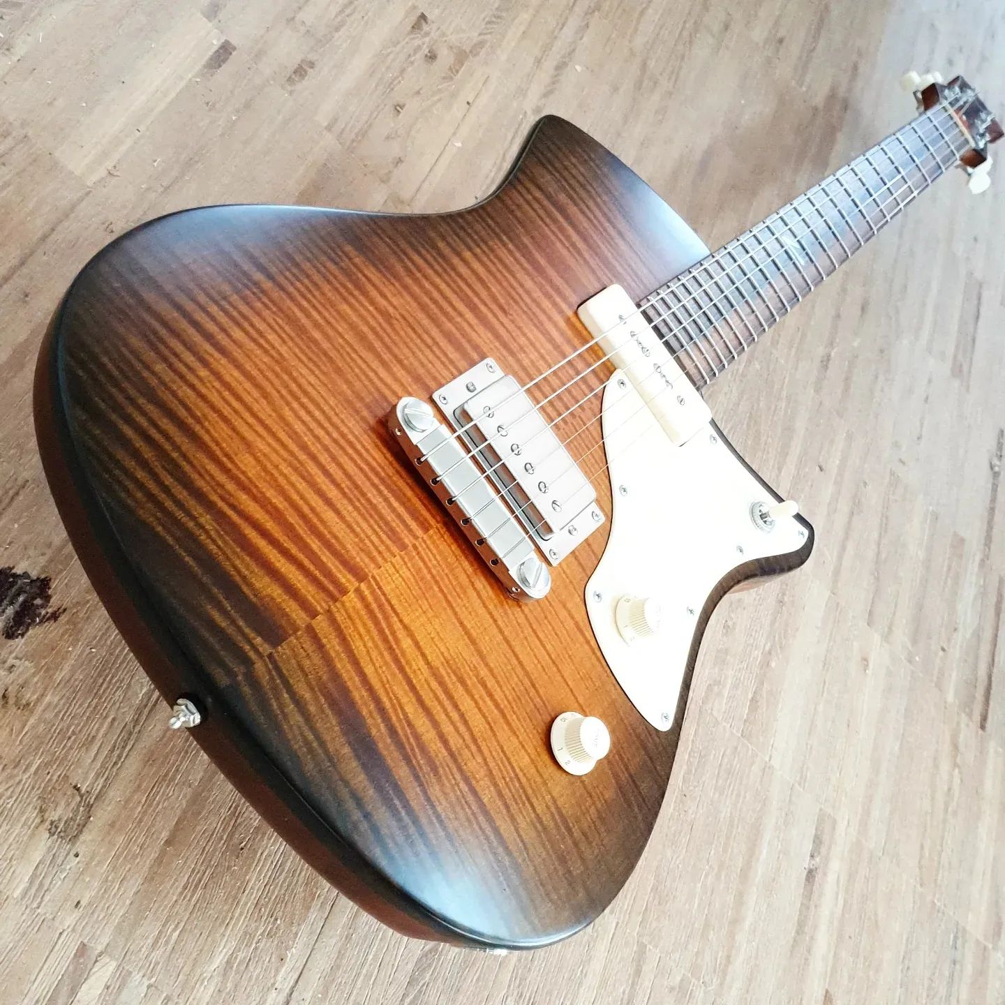 Laguz LX Custom, this time with strings… Laguz LX Custom, this time with strings…