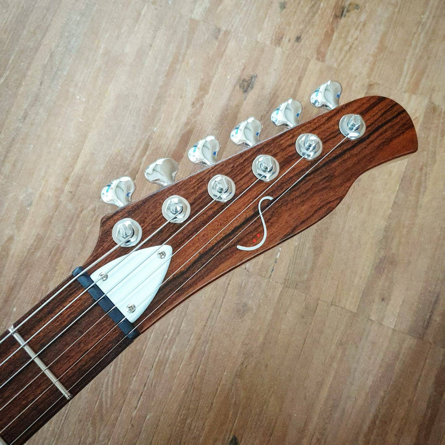 Venus Custom (for GuitarCube, CHN), NEW 6-inline Headstock Venus Custom (for GuitarCube, CHN), NEW 6-inline Headstock