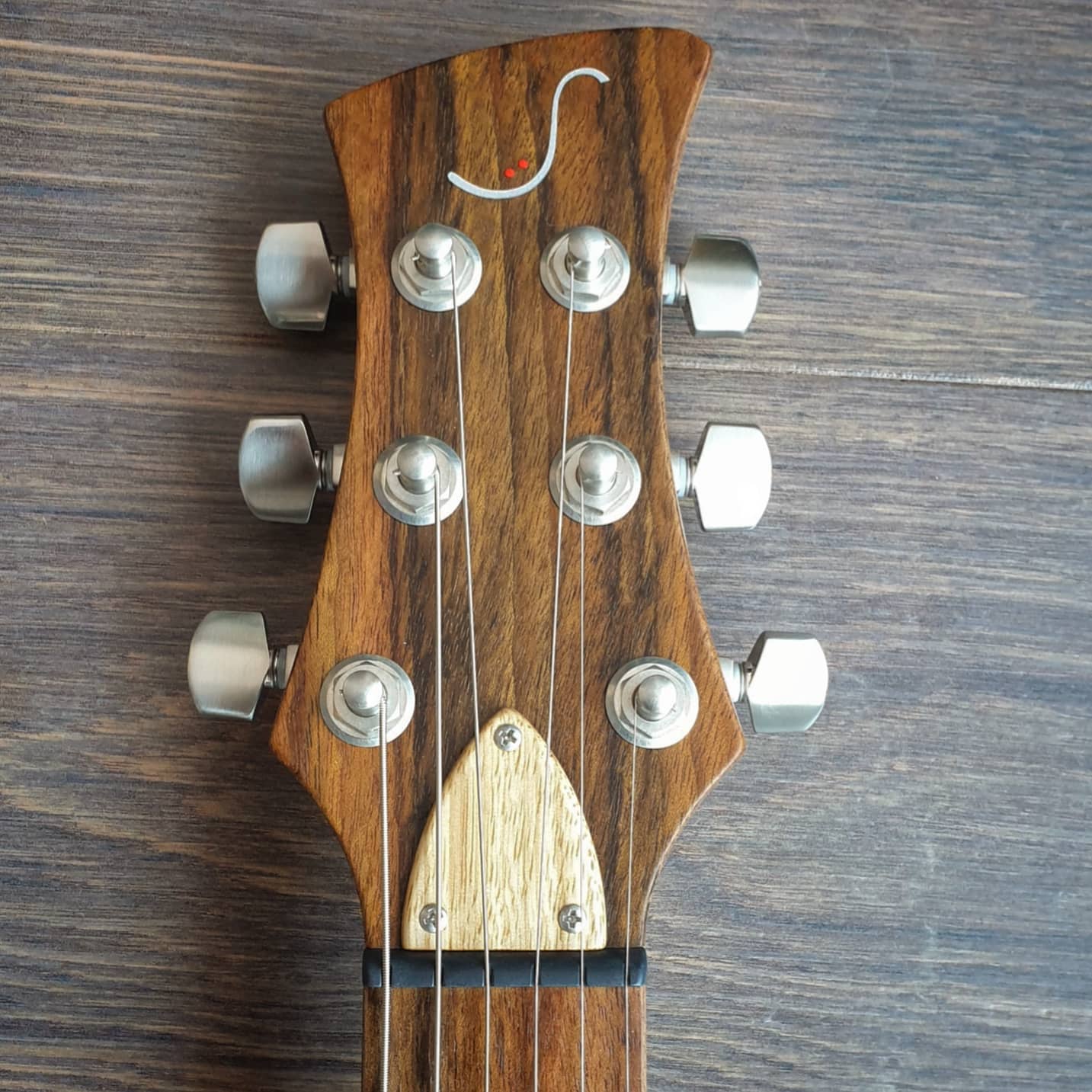 Laguz "The Junior " Custom Laguz "The Junior " Custom